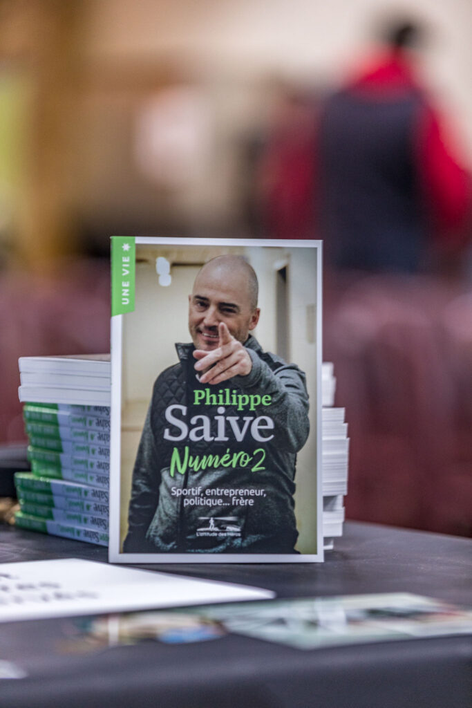 Mise en avant d'un livre, branding et corporate lors d'un événement d'entreprise