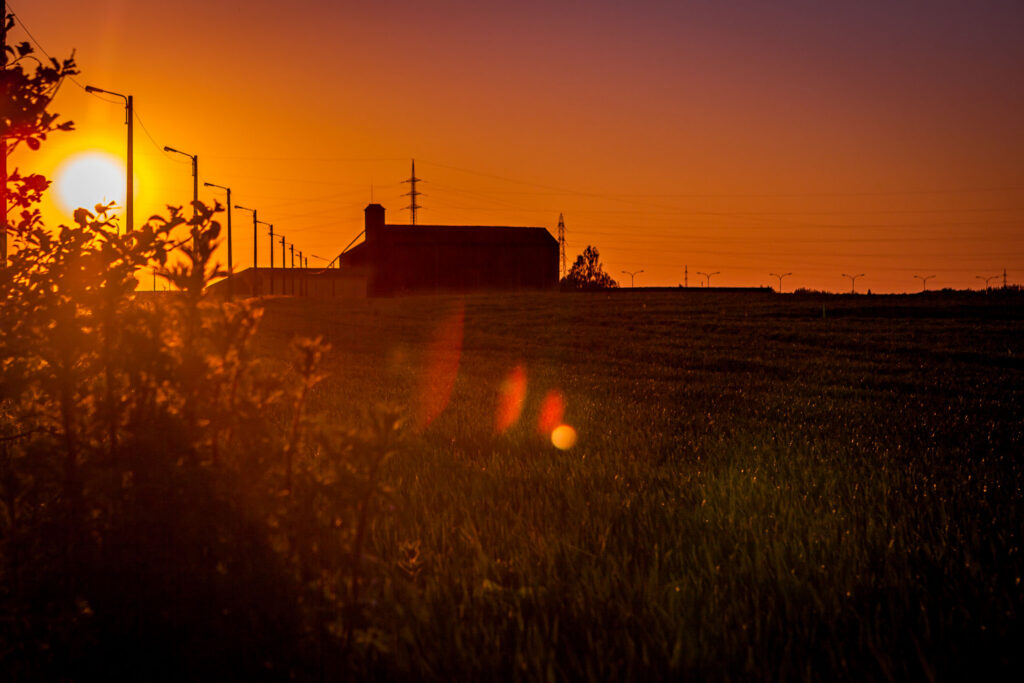 Photo artistiquevieille ferme coucher de soleil paysage Belgique
