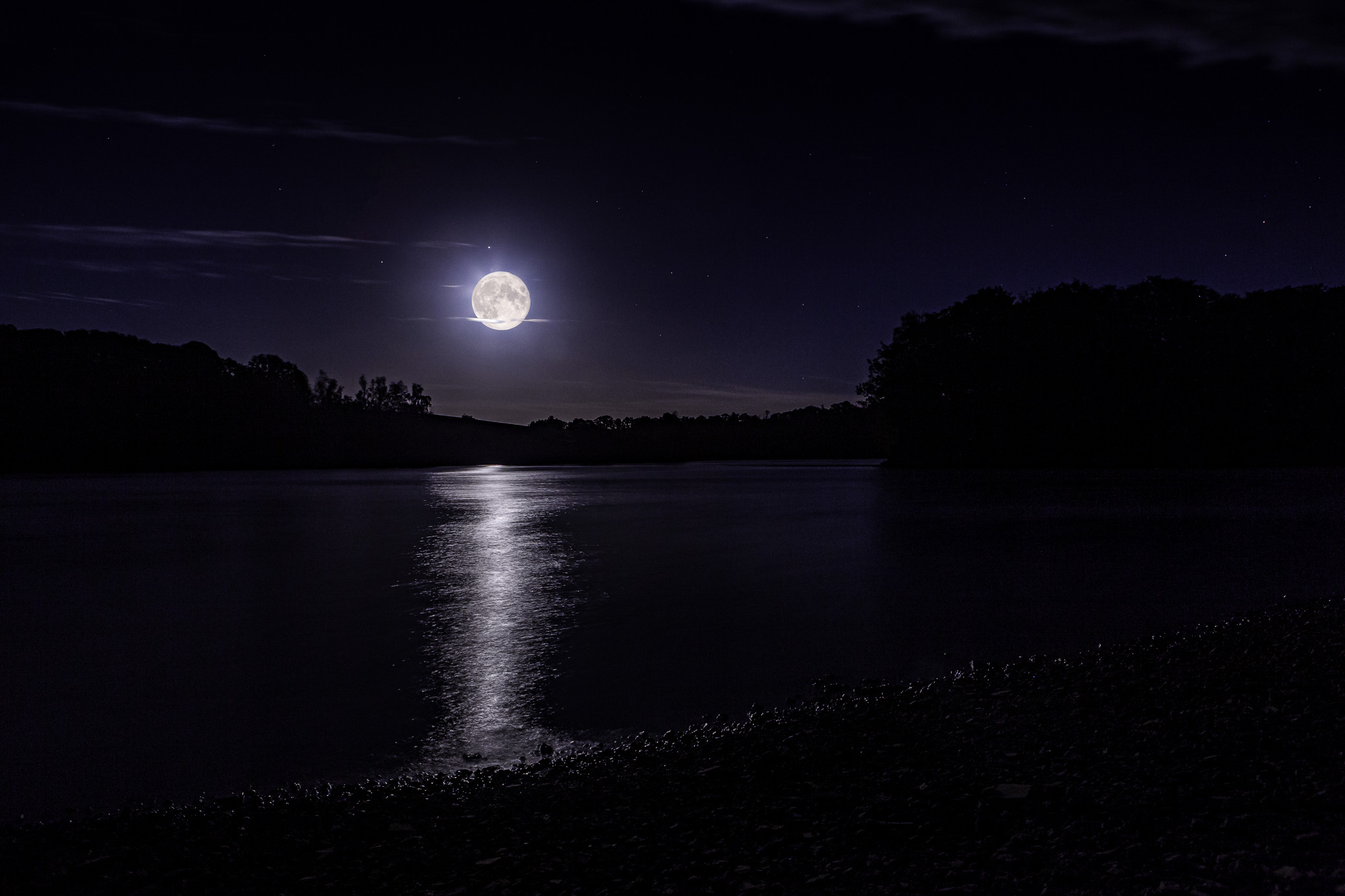 Tirage photo lac nuit lune reflets architecture